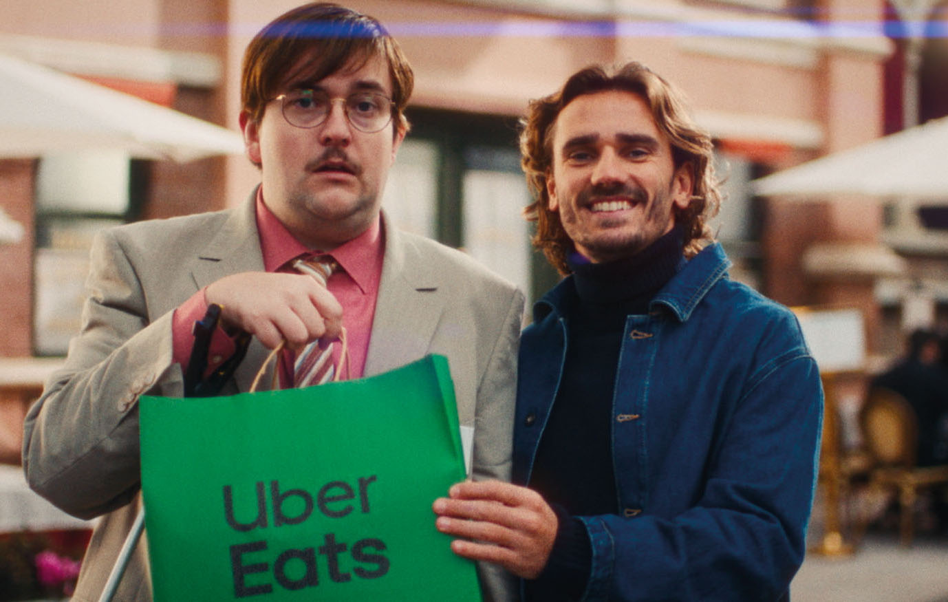 Uber Eats et Buzzman confrontent Antoine Griezmann et Fred Livraison dans une pub décalée